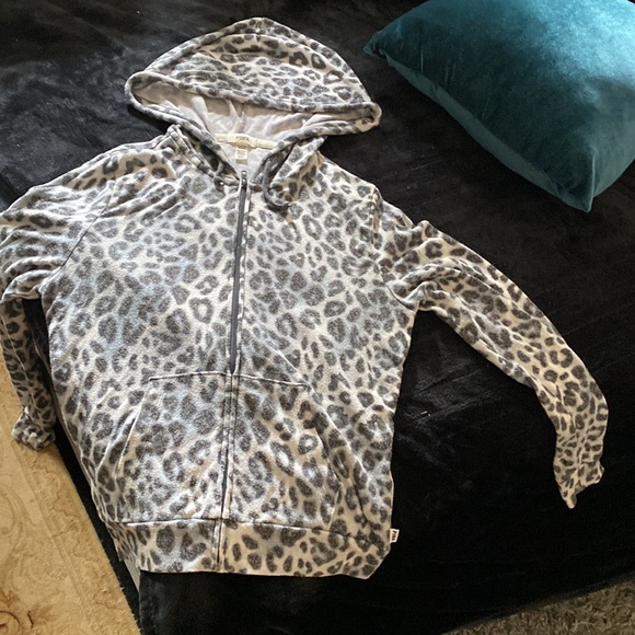 🌸PINK XS ZIPPER HOODIE BLACK/GREEN CHEETAH 🐆 PRINT, HANGS VERY SENSUAL - Picture 5 of 5